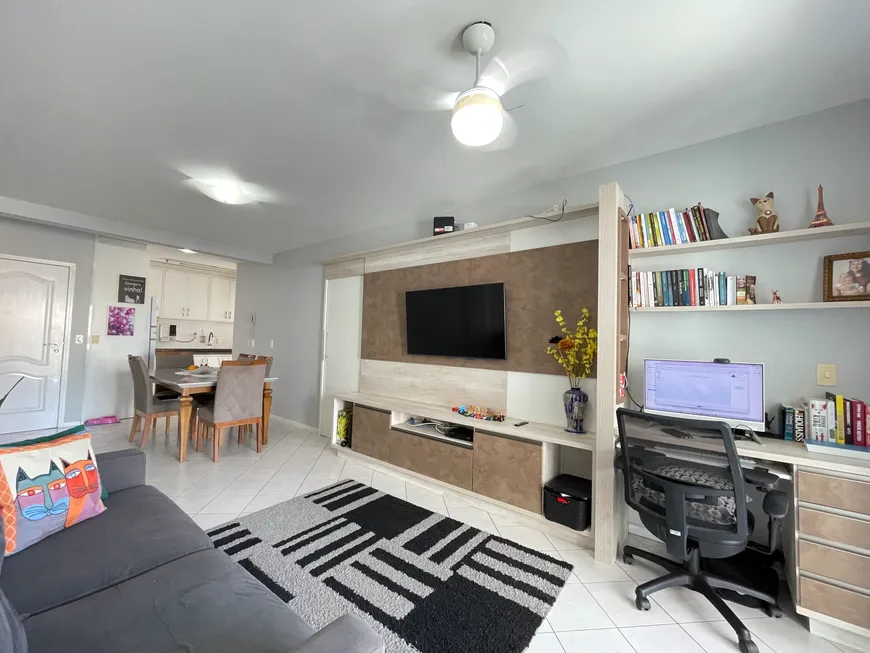 Foto 1 de Apartamento com 3 Quartos à venda, 86m² em Barreiros, São José