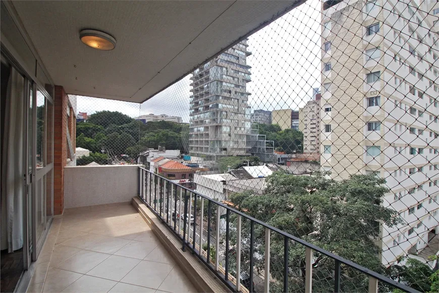 Foto 1 de Apartamento com 3 Quartos à venda, 180m² em Jardim América, São Paulo