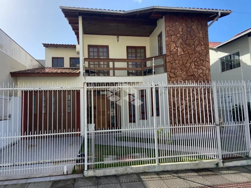 Foto 1 de Casa com 5 Quartos à venda, 230m² em Canto, Florianópolis