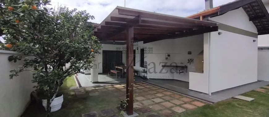 Foto 1 de Casa de Condomínio com 3 Quartos à venda, 250m² em Jardim das Colinas, São José dos Campos