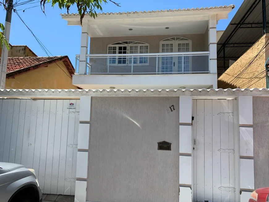 Foto 1 de Casa com 3 Quartos à venda, 200m² em Vila Kosmos, Rio de Janeiro