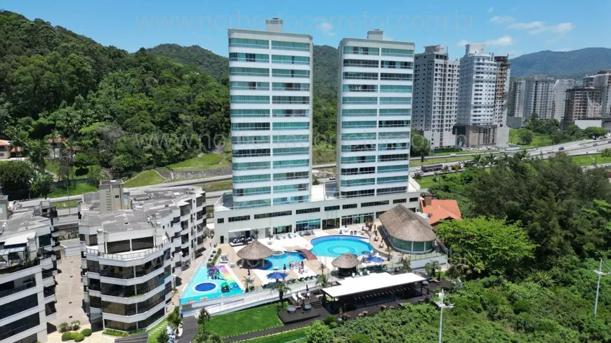 Foto 1 de Apartamento com 4 Quartos à venda, 215m² em Meia Praia, Itapema