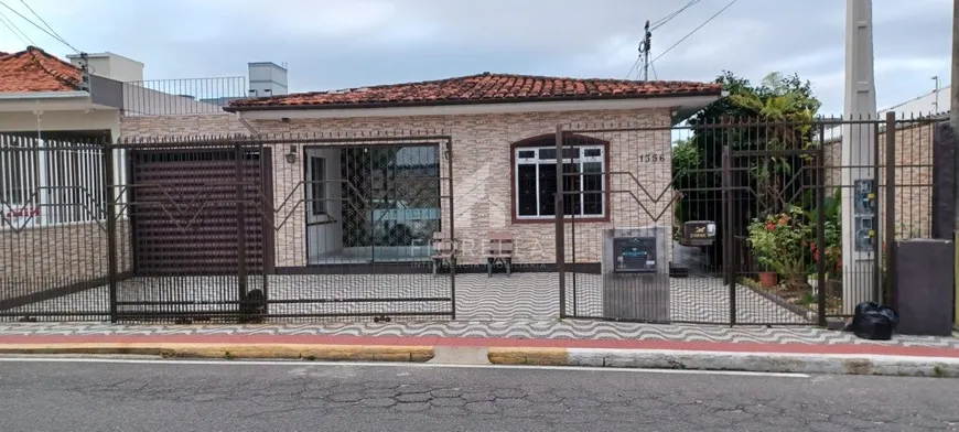 Foto 1 de Casa com 2 Quartos à venda, 197m² em Barreiros, São José