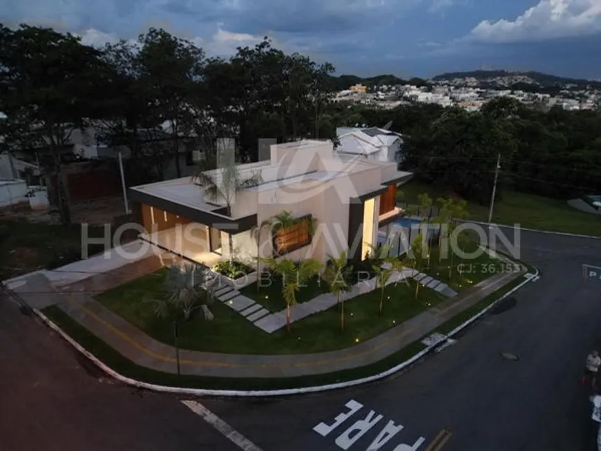 Foto 1 de Sobrado com 4 Quartos à venda, 290m² em Condomínio do Lago, Goiânia