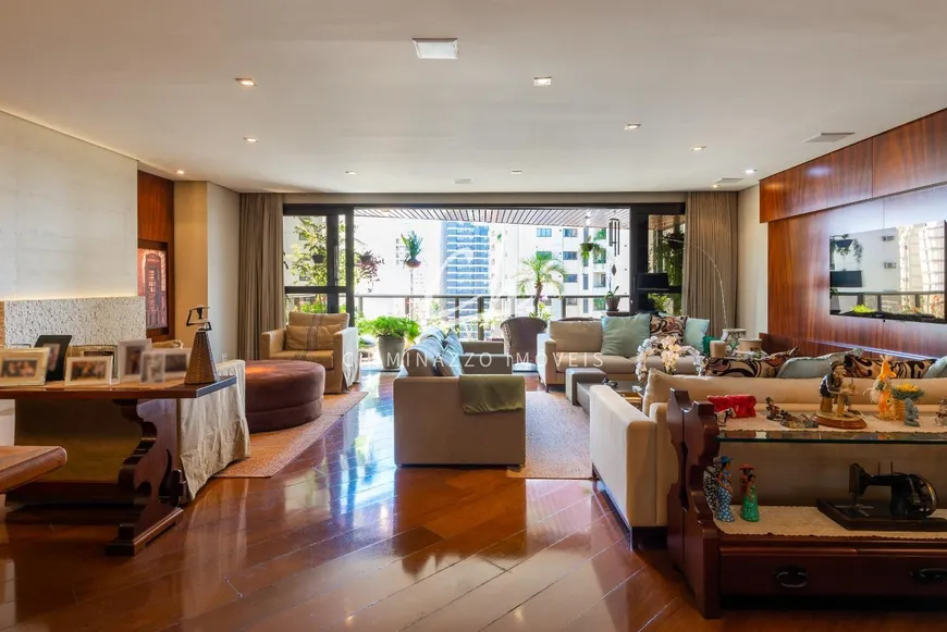 Foto 1 de Apartamento com 4 Quartos à venda, 234m² em Cambuí, Campinas