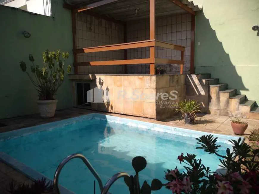 Foto 1 de Casa com 3 Quartos à venda, 265m² em  Vila Valqueire, Rio de Janeiro