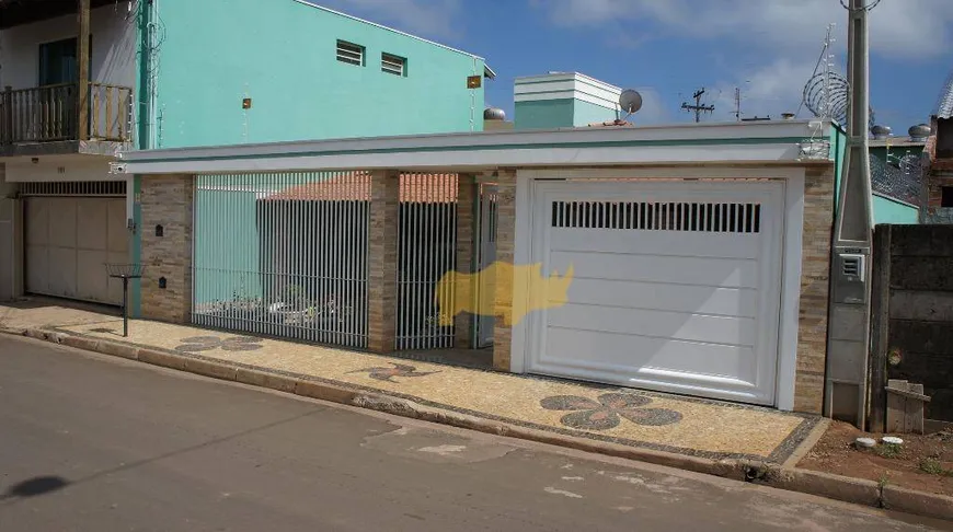 Foto 1 de Casa com 2 Quartos à venda, 300m² em Ajapi, Rio Claro
