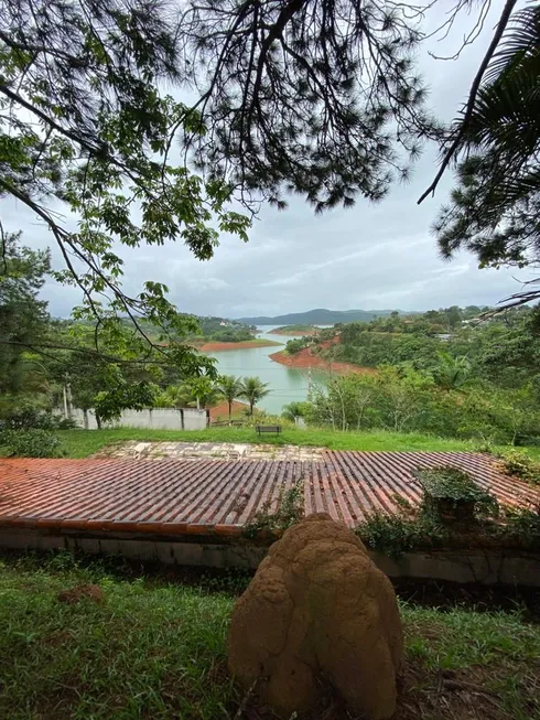 Foto 1 de Fazenda/Sítio com 3 Quartos à venda, 250m² em Chácaras Condomínio Recanto Pássaros II, Jacareí