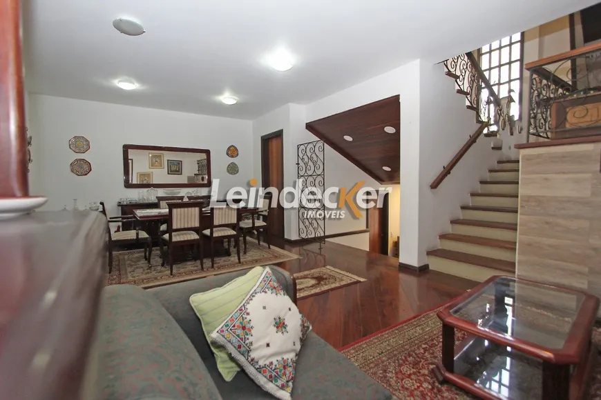 Foto 1 de Casa com 3 Quartos à venda, 253m² em Rio Branco, Porto Alegre