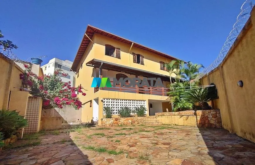 Foto 1 de Casa com 4 Quartos à venda, 374m² em Jardim América, Belo Horizonte