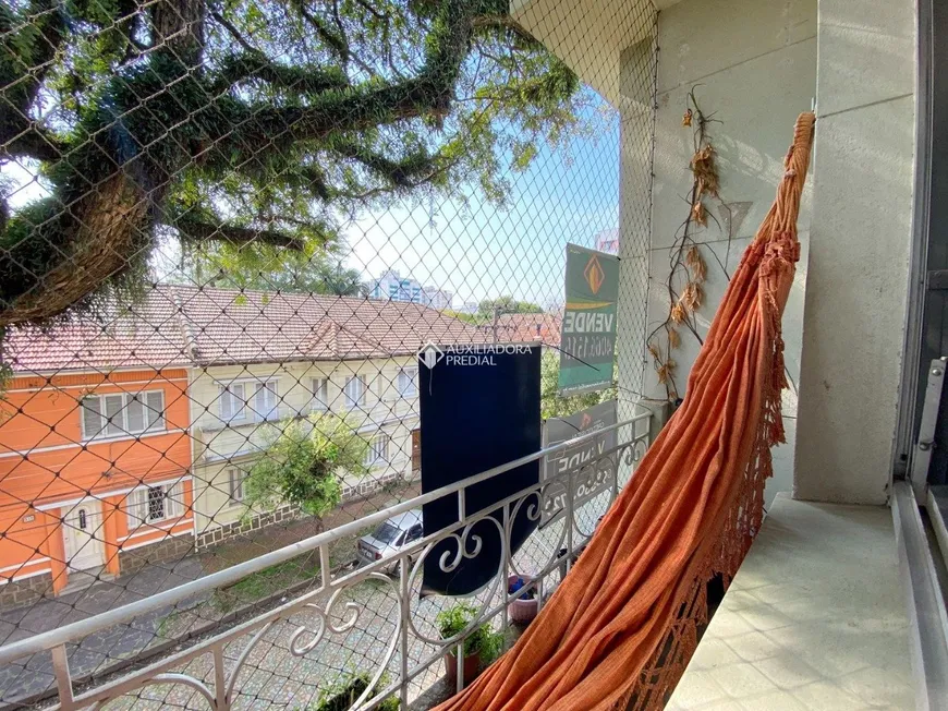 Foto 1 de Apartamento com 3 Quartos à venda, 74m² em Azenha, Porto Alegre