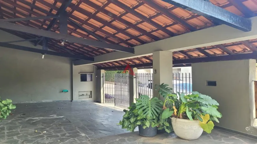 Foto 1 de Casa com 2 Quartos para venda ou aluguel, 195m² em Jardim Siesta, Jacareí