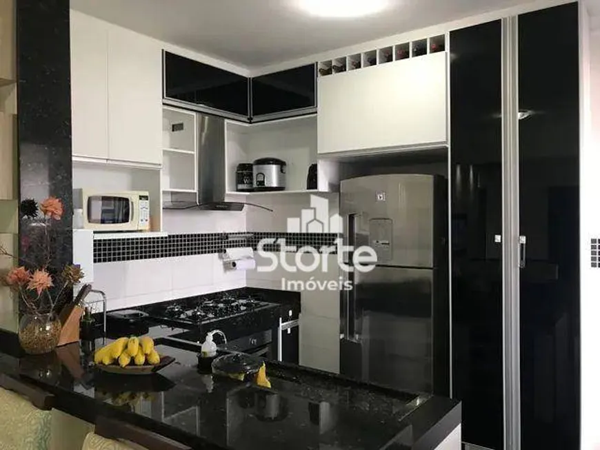 Foto 1 de Apartamento com 3 Quartos à venda, 97m² em Umuarama, Uberlândia