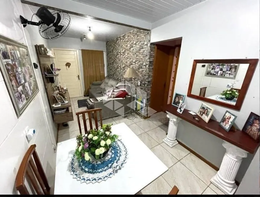 Foto 1 de Casa com 2 Quartos à venda, 48m² em Lomba da Palmeira, Sapucaia do Sul