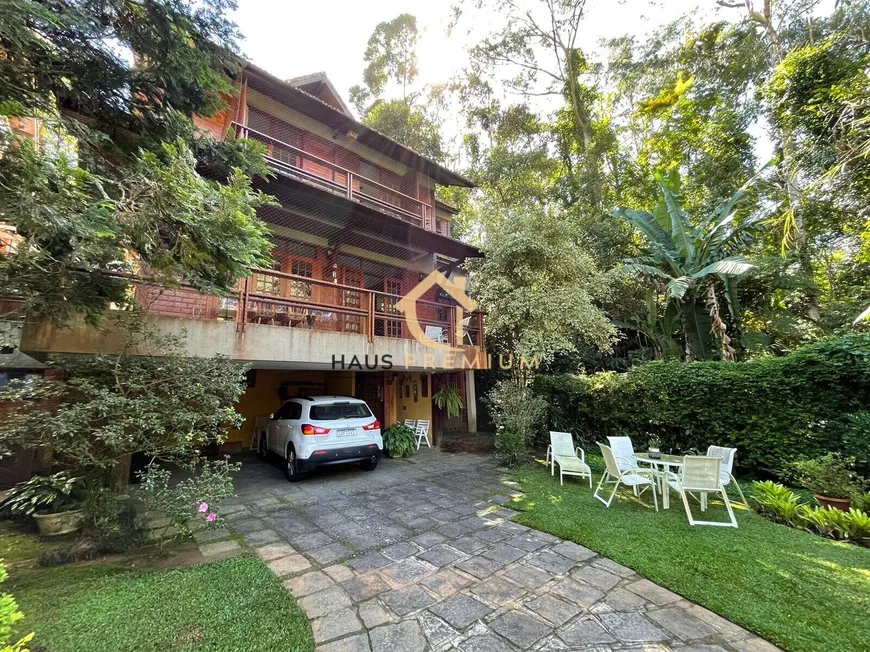 Foto 1 de Casa de Condomínio com 5 Quartos à venda, 264m² em Granja Guarani, Teresópolis