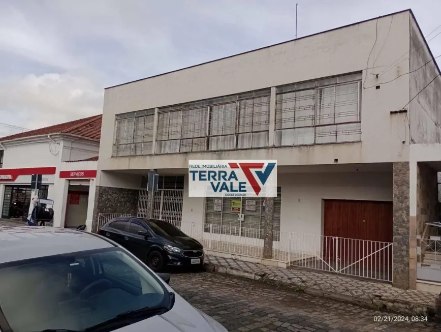 Foto 1 de Casa com 6 Quartos para alugar, 429m² em Centro, Lorena