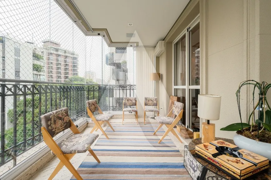 Foto 1 de Apartamento com 2 Quartos à venda, 207m² em Vila Nova Conceição, São Paulo