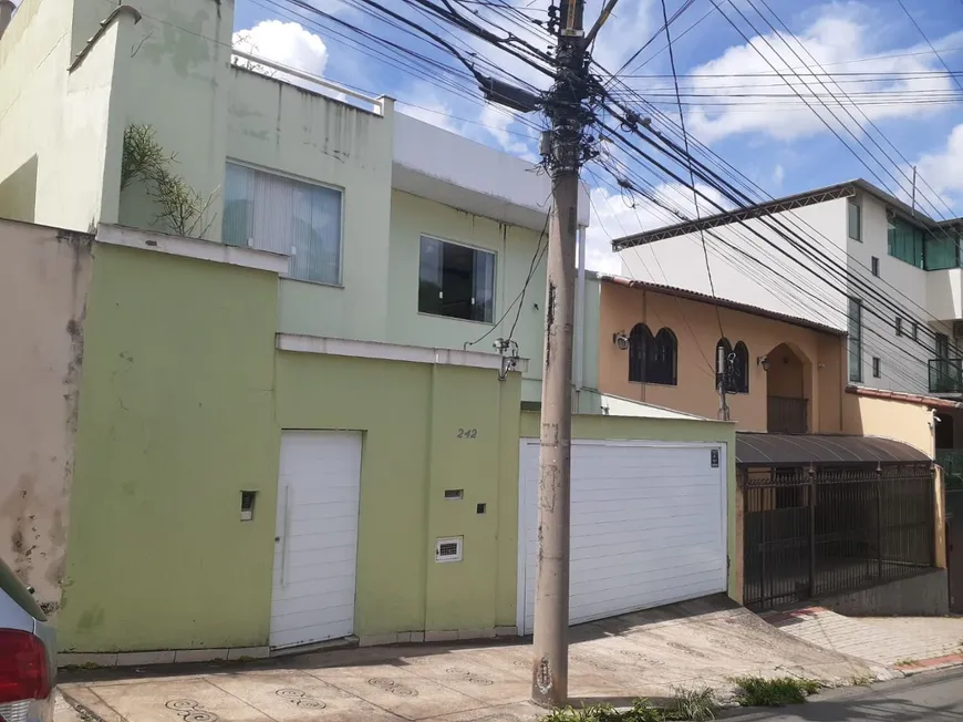 Foto 1 de Casa com 3 Quartos à venda, 300m² em Passos, Juiz de Fora