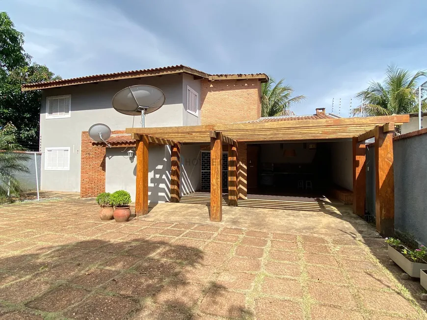 Foto 1 de Casa com 4 Quartos à venda, 153m² em Centro, Chapada dos Guimarães