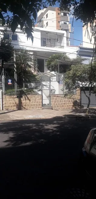 Foto 1 de Casa com 3 Quartos à venda, 350m² em Petrópolis, Porto Alegre