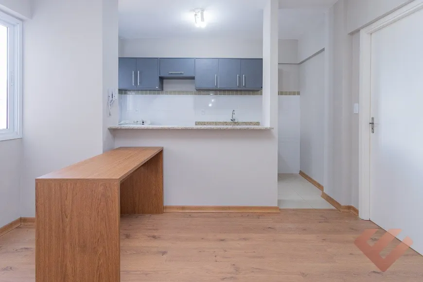 Foto 1 de Apartamento com 1 Quarto para venda ou aluguel, 32m² em Centro, Pelotas