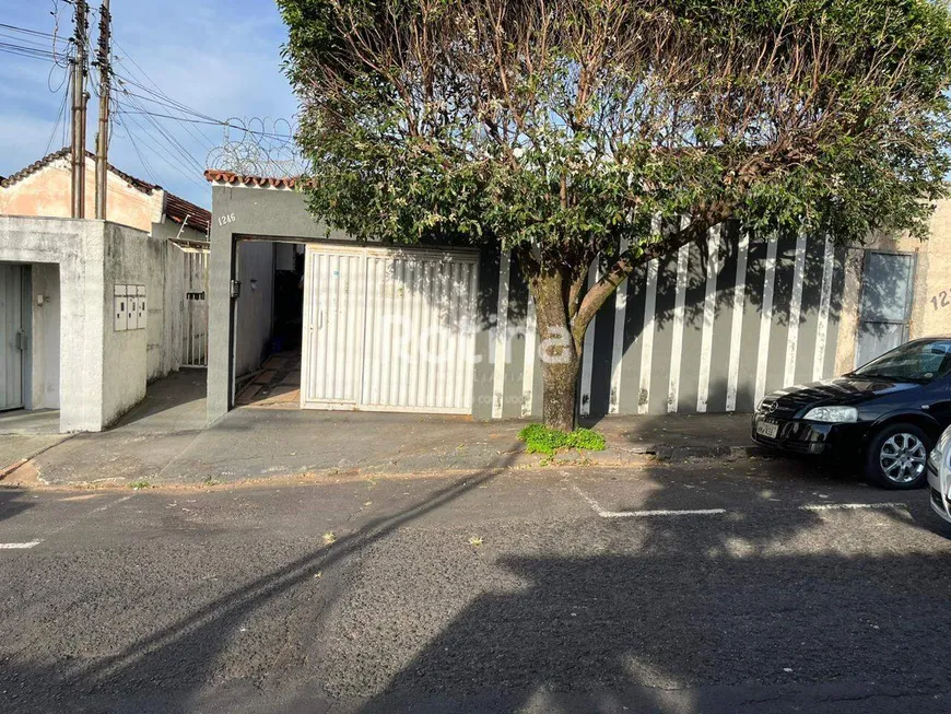 Foto 1 de Casa com 3 Quartos para alugar, 200m² em Bom Jesus, Uberlândia