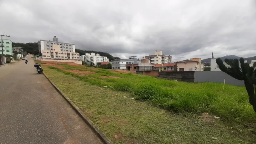 Foto 1 de Lote/Terreno à venda, 414m² em Ipiranga, São José