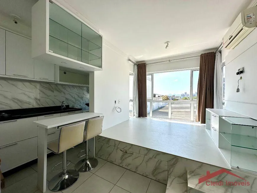 Foto 1 de Apartamento com 1 Quarto para venda ou aluguel, 29m² em Bucarein, Joinville