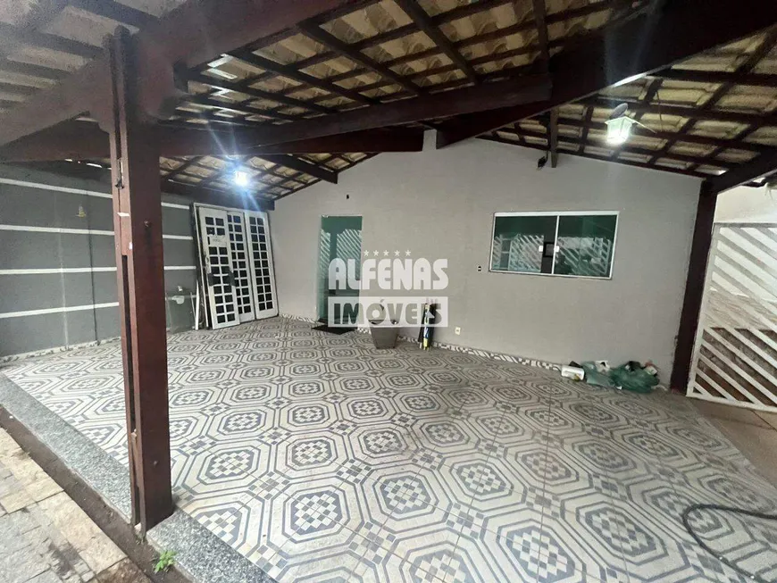 Foto 1 de Casa com 4 Quartos à venda, 320m² em Funcionários, Contagem