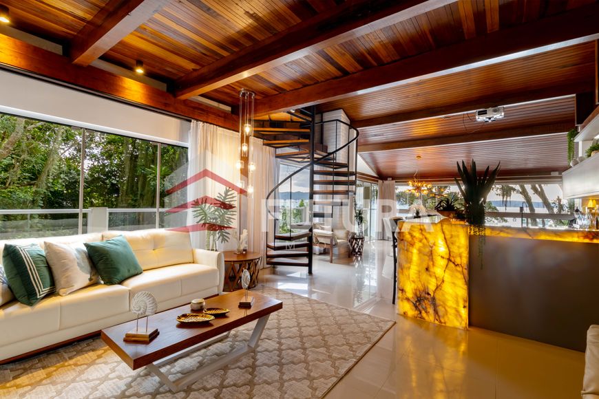 Foto 1 de Casa com 5 Quartos para alugar, 300m² em Centro, Bombinhas