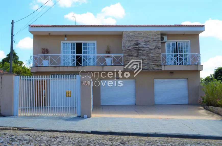 Foto 1 de Sobrado com 3 Quartos à venda, 237m² em Uvaranas, Ponta Grossa