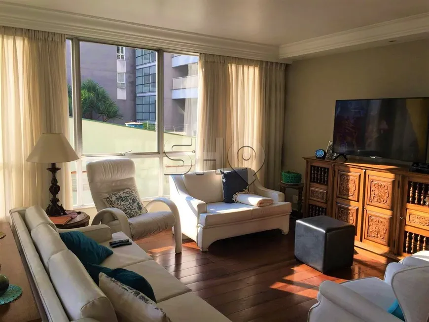 Foto 1 de Apartamento com 4 Quartos à venda, 200m² em Jardim Paulista, São Paulo