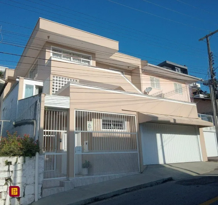 Foto 1 de Casa com 6 Quartos à venda, 264m² em Estreito, Florianópolis