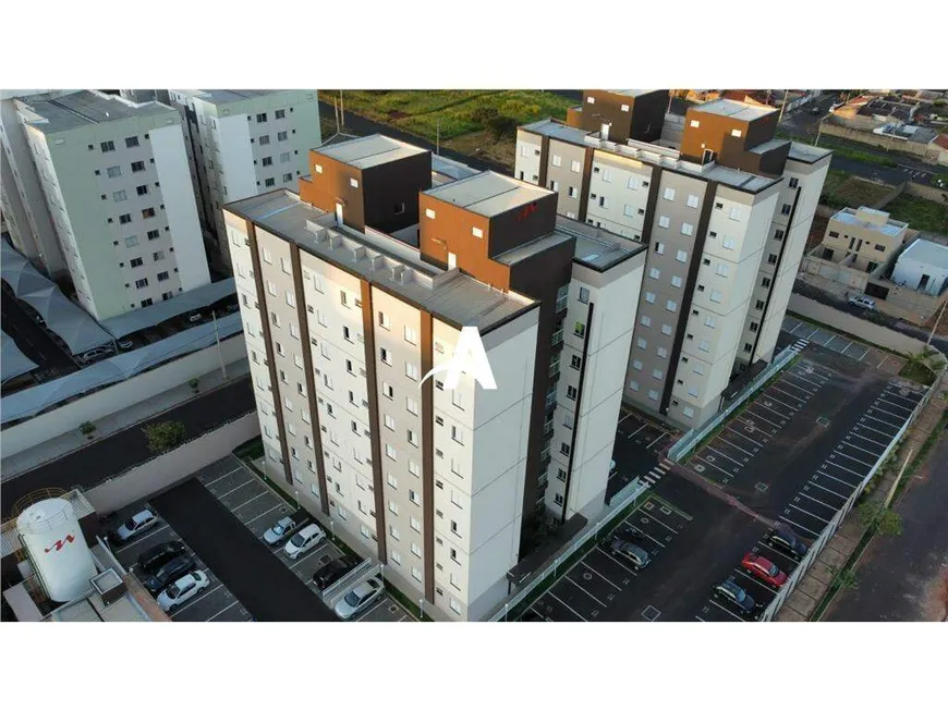 Foto 1 de Apartamento com 2 Quartos à venda, 44m² em Laranjeiras, Uberlândia