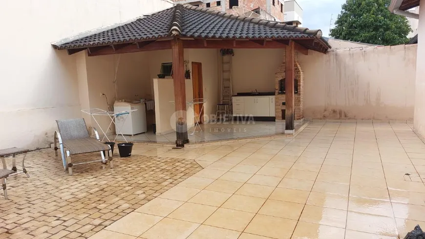 Foto 1 de Casa com 3 Quartos à venda, 150m² em Santa Mônica, Uberlândia