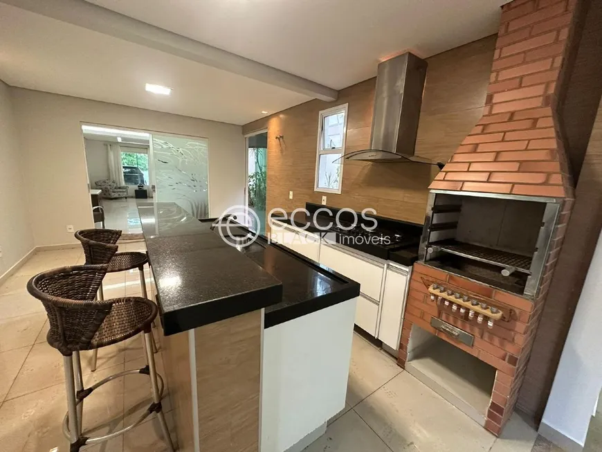 Foto 1 de Casa de Condomínio com 4 Quartos para alugar, 300m² em Lagoinha, Uberlândia
