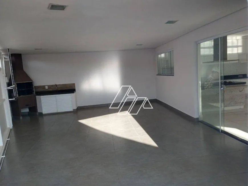 Foto 1 de Casa com 3 Quartos à venda, 180m² em Jardim Parati, Marília