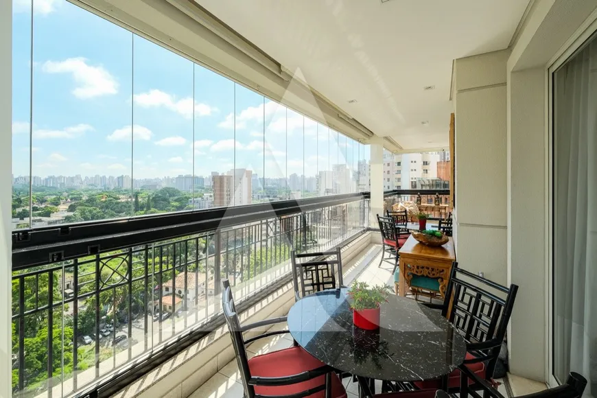 Foto 1 de Apartamento com 3 Quartos para alugar, 300m² em Moema, São Paulo