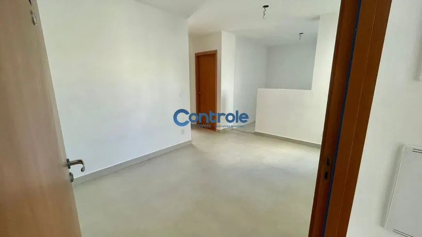 Foto 1 de Apartamento com 2 Quartos à venda, 40m² em Sertao do Maruim, São José