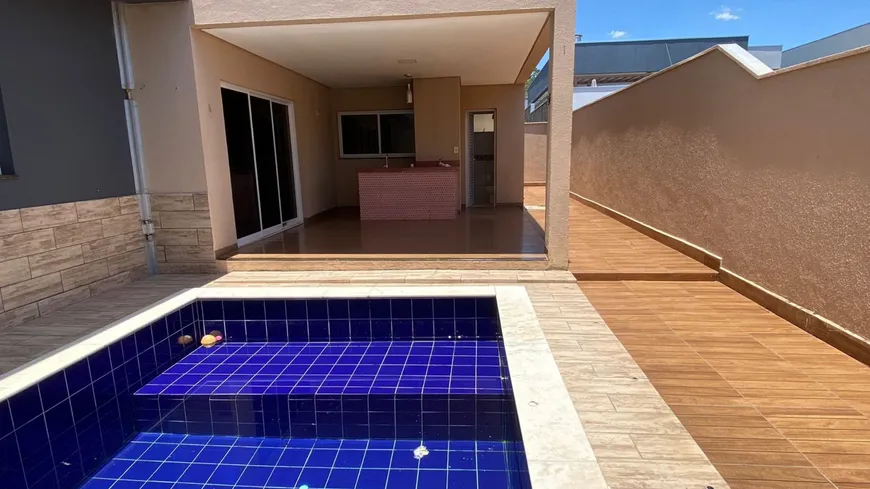 Foto 1 de Casa de Condomínio com 3 Quartos para alugar, 290m² em Jardim Imperial, Cuiabá