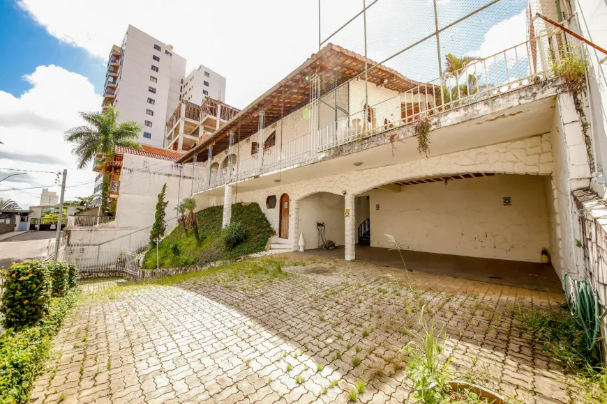 Foto 1 de Casa com 4 Quartos à venda, 478m² em Bom Pastor, Juiz de Fora