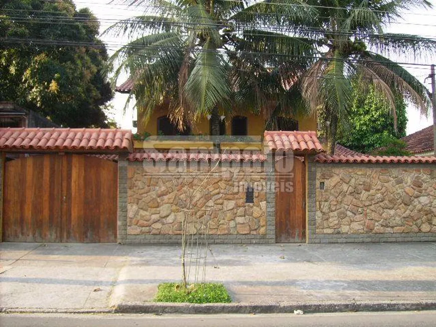 Foto 1 de Casa com 4 Quartos para alugar, 400m² em Campo Grande, Rio de Janeiro