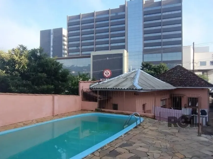 Foto 1 de Casa com 2 Quartos à venda, 638m² em Glória, Porto Alegre