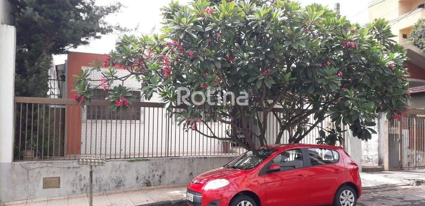 Foto 1 de Casa com 2 Quartos à venda, 53m² em Centro, Uberlândia