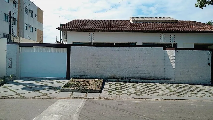 Foto 1 de Casa com 2 Quartos para venda ou aluguel, 800m² em Flores, Manaus