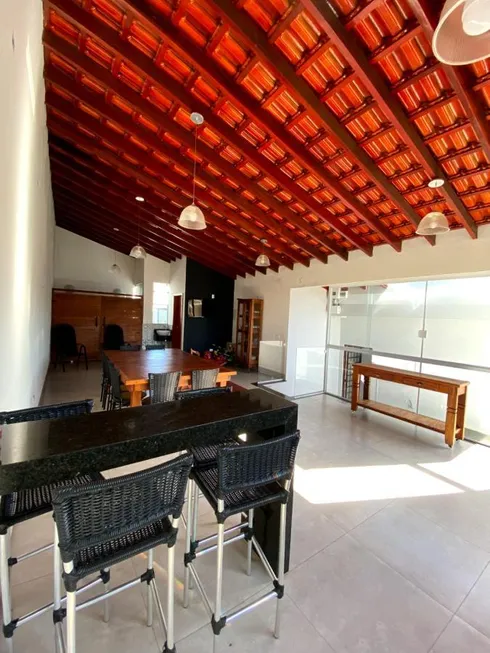 Foto 1 de Casa com 3 Quartos à venda, 252m² em Jardim Iguaçu, Presidente Prudente
