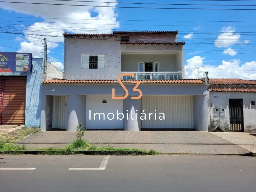 Foto 1 de Sobrado com 5 Quartos para venda ou aluguel, 270m² em Jaraguá, Uberlândia