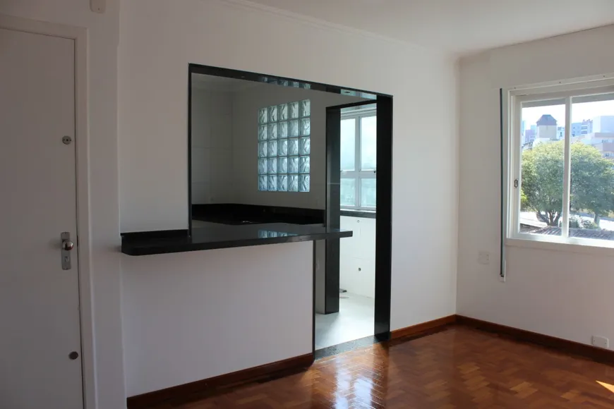 Foto 1 de Apartamento com 2 Quartos à venda, 65m² em Passo da Areia, Porto Alegre