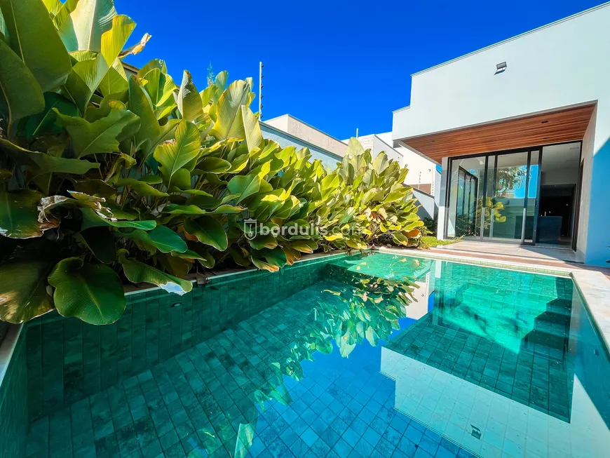 Foto 1 de Casa com 3 Quartos à venda, 228m² em Aquarela Brasil, Sinop