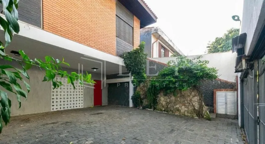 Foto 1 de Casa com 3 Quartos à venda, 256m² em Indianópolis, São Paulo